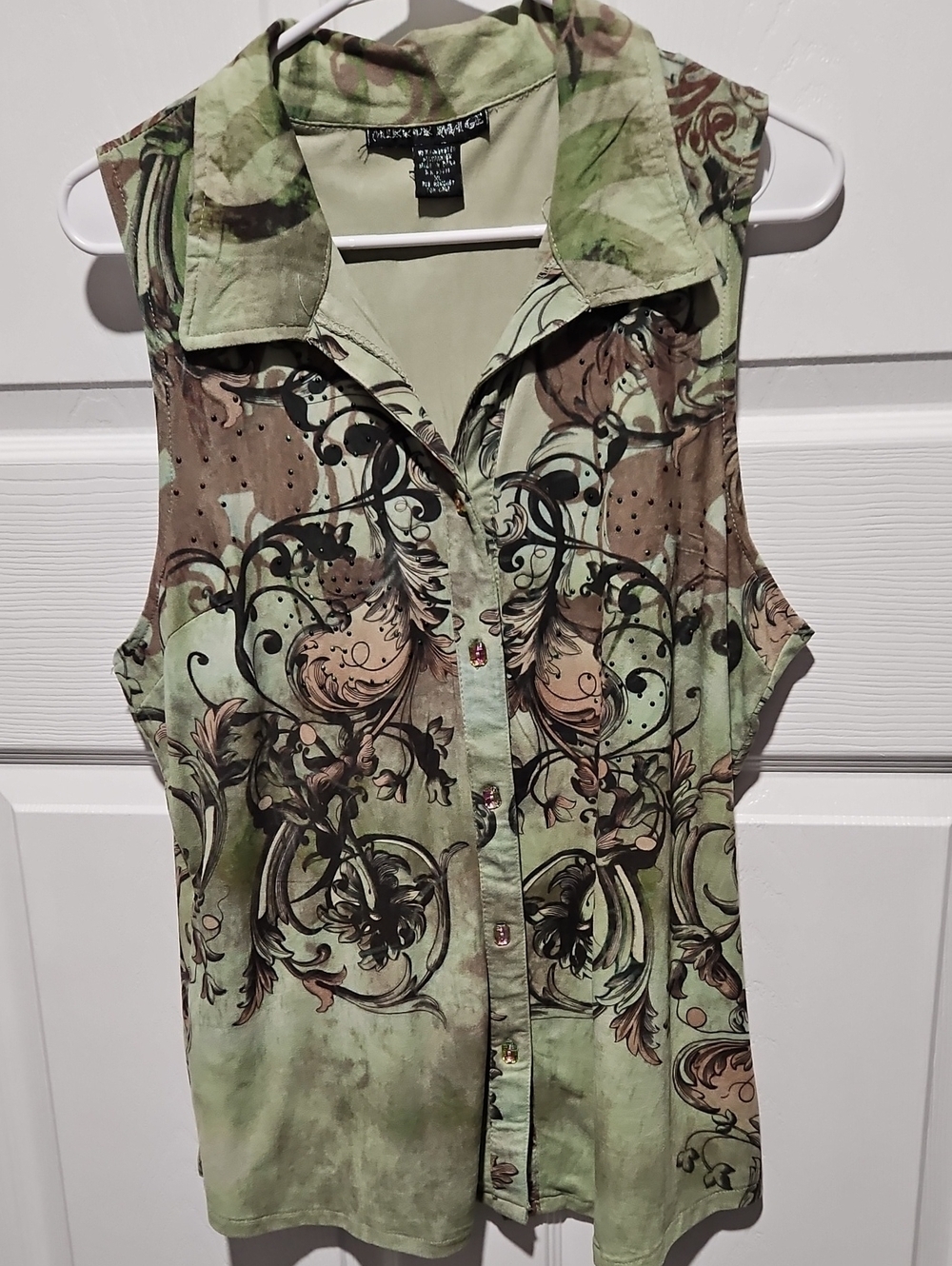 Sleeveless Button-Front Blouse in Green and Brown